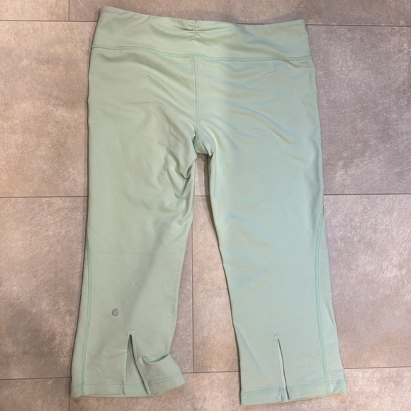 Lululemon / size 10 mint green crops - Picture 2 of 6